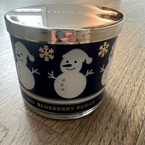 Delicious smelling blueberry sugar Bath and Body Works 3 wick candle!